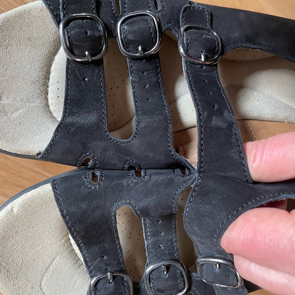 Ladies Clarks Leather Sandals - Sz 8 - Picture 4 of 9